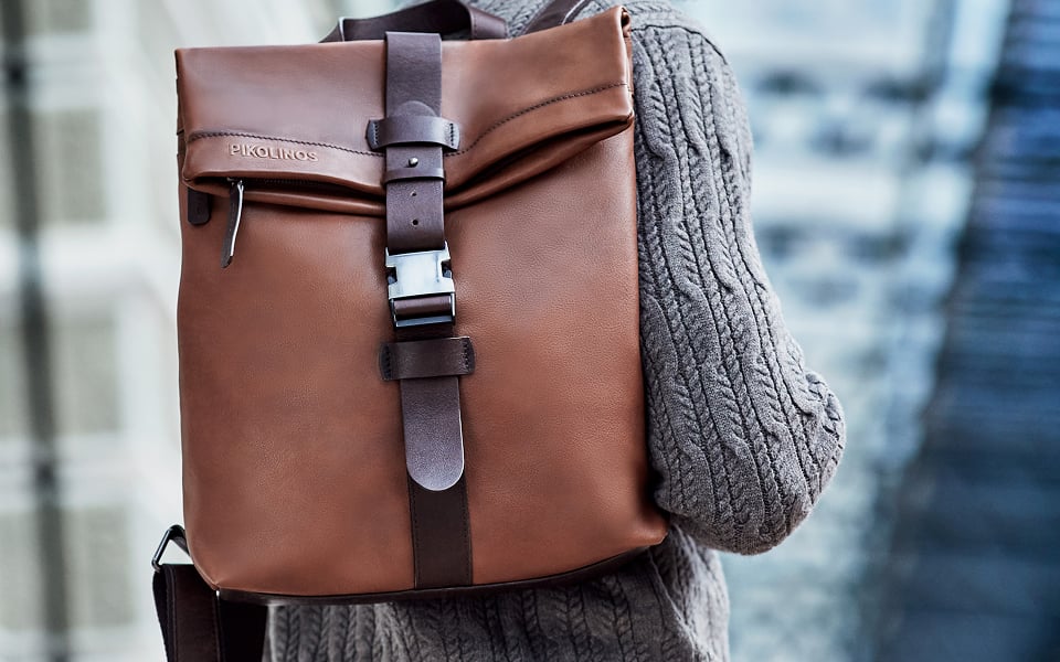 Visita nuestra colección de mochilas para hombre