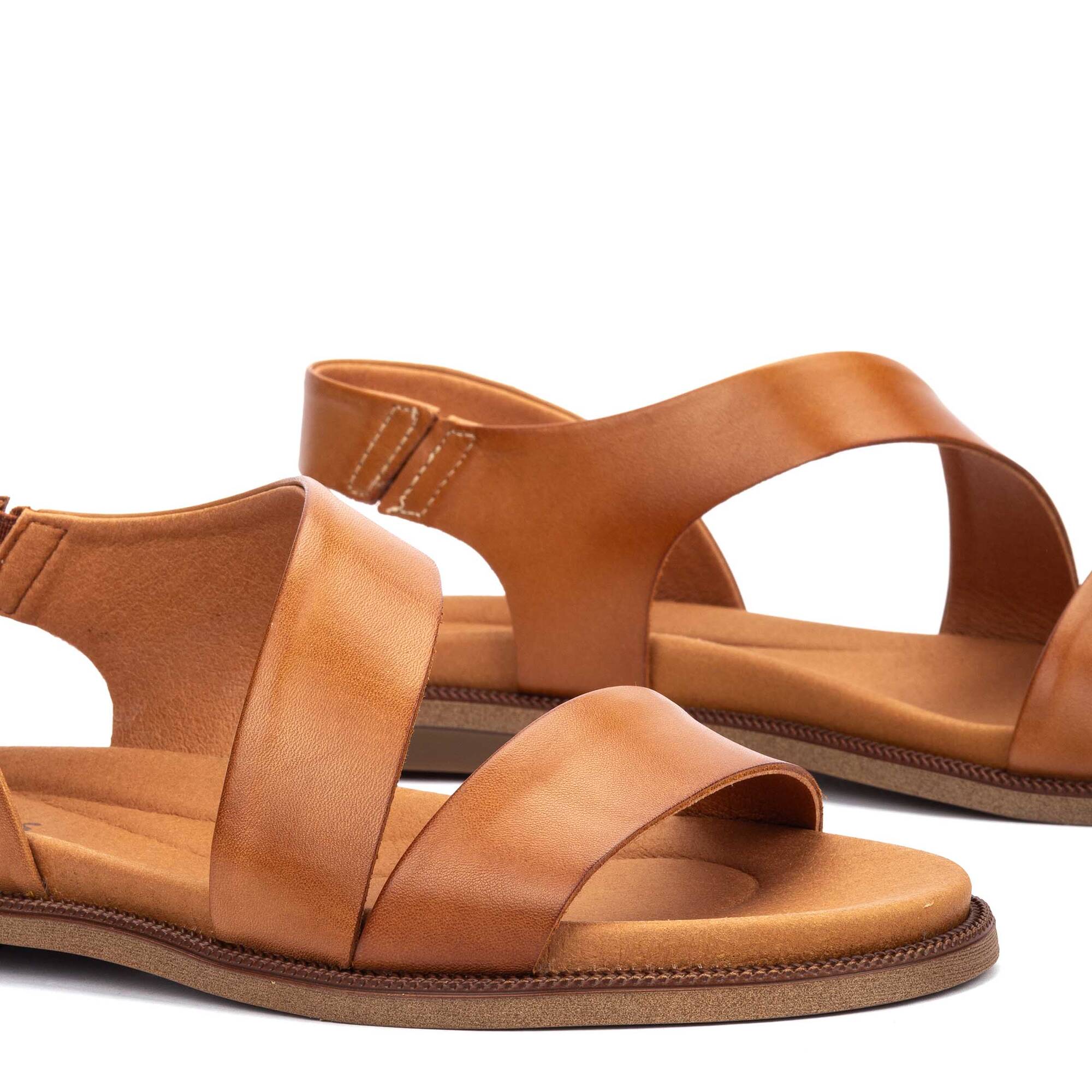 Sandalias Planas | NAVIA W3E-0652, BRANDY, large image number 60-W3E-0652_250_Pikolinos_NAVIA_BRANDY_full.jpg | null